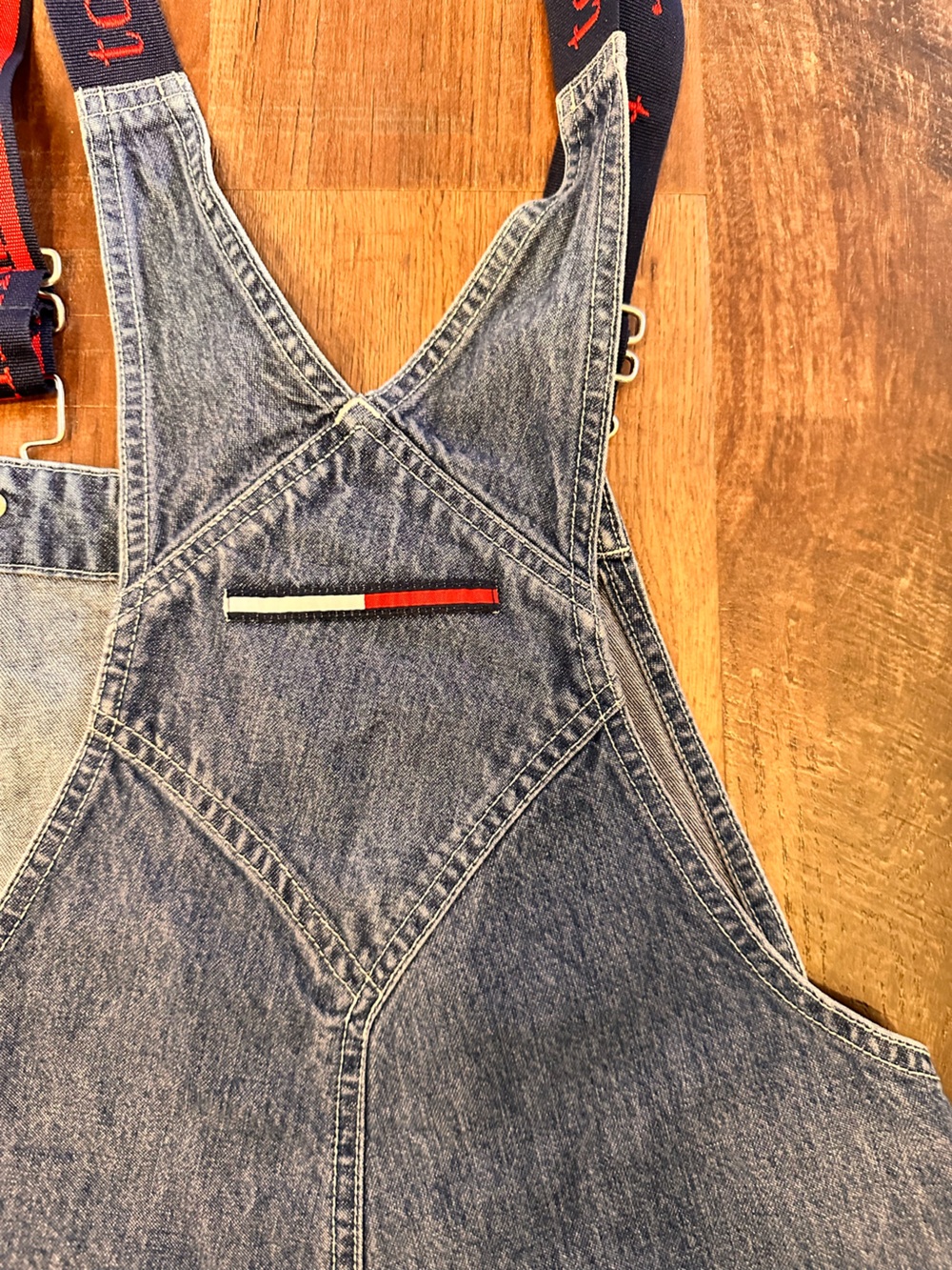 Tommy Hilfiger Y2K Blue Denim Shortalls with Red Branded Straps size medium - Picture 8 of 9